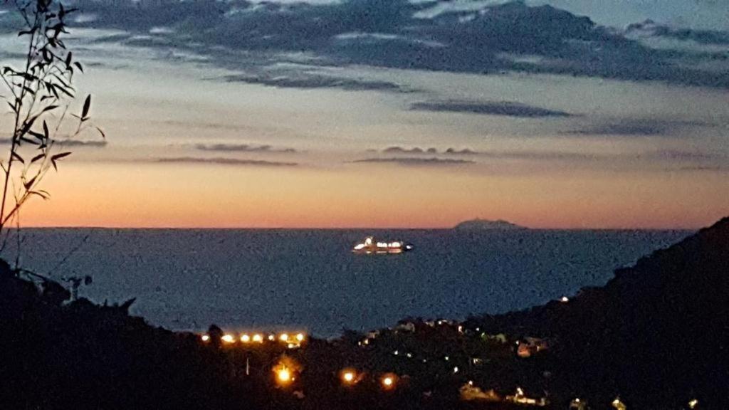 Cap Corse Uribellinu 2 Formule Petit Dejeuner Santa-Maria-di-Lota エクステリア 写真